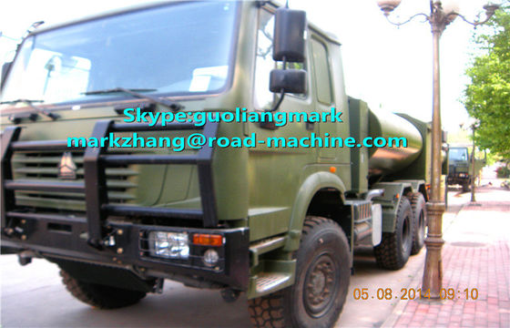 यूरो मानक LHD या RHD साथ SINOTRUK HOWO हरी सैन्य 6 * 4 पानी के टैंकर ट्रक 25000L